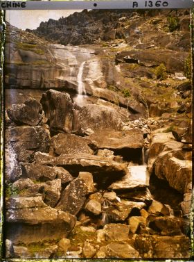 Image représentant Entre Wanxianlou (" pavillon des Dix Mille Immortels ") et Dongxiqiao (" pont Est-Ouest ")