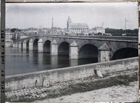 Image représentant Le pont Jacques Gabriel, au second plan la cathédrale