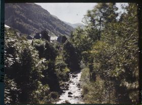 Image représentant France, Mont Dore, La Dordogne - vue prise du Ponts vers l'amont