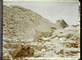 Image représentant Barrage de l'Habra , la base du mur, dans la partie ouest, au niveau de la brèche survenue lors de la catastrophe de 1927