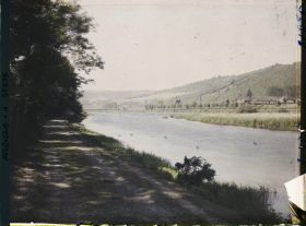 Image représentant Belgique, Hastière, Paysage sur la Meuse, amont