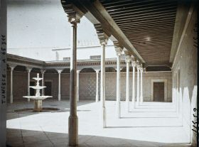 Image représentant Le petit patio des appartements beylicaux du palais du Bardo