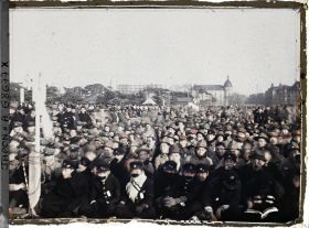 Image représentant Funérailles de l'Empereur Taisho-Tenno (Yoshihito), foule (militaires, scouts, étudiants)