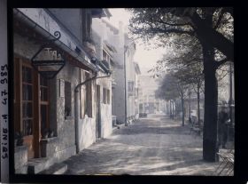 Image représentant L'Exposition des arts décoratifs, Le Village français, Auberge La Potée Lorraine, architecte Pierre Selmersheim, Bruant aubergiste