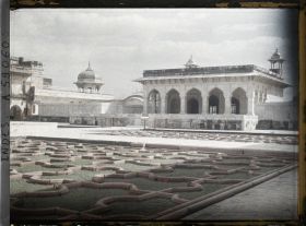 Image représentant Le jardin des Raisins (Anguri Bagh) et le palais privé (Khas Mahal) de Shah Jahan dans le fort Rouge (Lal Qila)