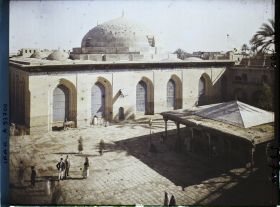 Image représentant Cour de la mosquée du Cheikh Abdel-Kader el-Gaïlani (XVIIe siècle)