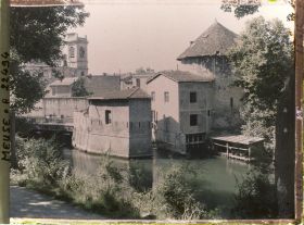 Image représentant Vieux moulin sur le Canal St Airy et l'Eglise St Sauveur