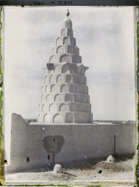 Image représentant Extérieur du tombeau -supposé d'Ezéchiel- (prophète juif du VIe siècle avant J.-C.)