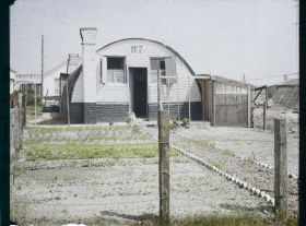 Image représentant France, Lens, Petite maison de mineur avec son jardin