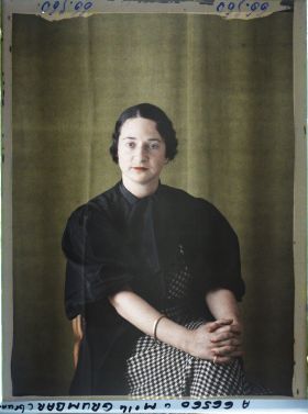 Image représentant https://musee-albert-kahn.s-museum.fr/home/NWQ2OTAwYzNmYjZlZTk1ZWQwODJmMjY4L2dlbmVyaWMtbm90aWNlLXRhYi9hdXRob3JpdHkvNjE3YTc5ZjVjZjhiODk2OGIzMzM3ZDIx/5d6900c3fb6ee95ed082f268/generic-notice-tab/authority/617a79ebcf8b8968b3336de8 Mademoiselle Grumbar