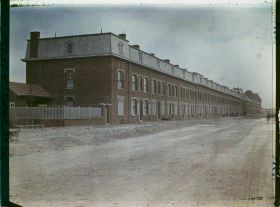 Image représentant France, Lens, Route de Lille ; les nouveaux Corons