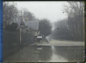 Image représentant Inondations à la grille d'entrée du bois de Boulogne, boulevard de Boulogne (actuel boulevard Anatole-France)