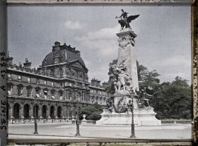 Image représentant Le monument à Gambetta et le Louvre