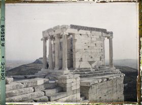 Image représentant Sur l'Acropole, le Temple d'Athéna Nike (façade est et profil nord)