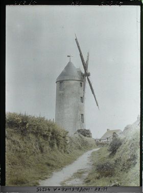 Image représentant L'un des moulins de la Place