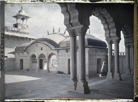 Image représentant Un pavillon en marbre du palais privé (Khas Mahal) de Shah Jahan dans le fort Rouge (Lal Qila)