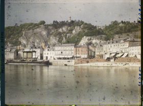 Image représentant Belgique, Dinant, Maisons reconstruites sur la rive droite