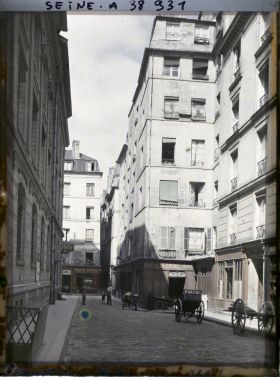 Image représentant La rue Brisemiche en direction de la rue Saint-Merri