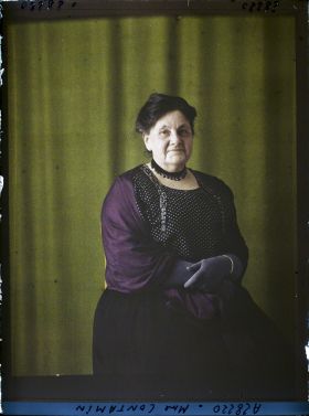 Image représentant https://musee-albert-kahn.s-museum.fr/home/NWQ2OTAwYzNmYjZlZTk1ZWQwODJmMjY4L2dlbmVyaWMtbm90aWNlLXRhYi9hdXRob3JpdHkvNjE3YTc5ZjVjZjhiODk2OGIzMzM3ZDIx/5d6900c3fb6ee95ed082f268/generic-notice-tab/authority/617a79ebcf8b8968b3336af9 Madame Contamin