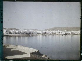 Image représentant Le Port; Vue prise du Musée