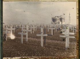 Image représentant France, N.D de Lorette, Le Cimetière, Abside Chapelle et Mt aux Morts