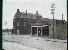 Image représentant France, Lens, Maisons neuves et magasins route de Carvin