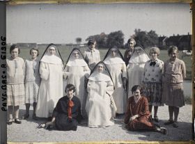 Image représentant Les enseignantes de l'école catholique de filles