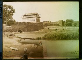 Image représentant Près de la tour d'angle sud-est de la ville tartare