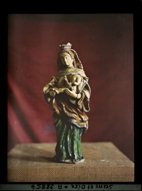 Image représentant Statuette de Vierge à l'Enfant en céramique vernissée des collections du musée de Sèvres