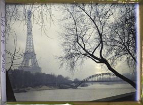 Image représentant La tour Eiffel et la passerelle Debilly