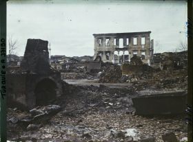 Image représentant Turquie, Ouchak, Ecole incendiée
