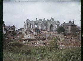 Image représentant France, Péronne, L'Eglise St Jean dans sa partie Sud Est