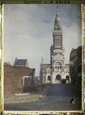 Image représentant Somme, Albert, Une partie de la façade de la Basilique
