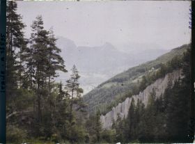 Image représentant Vue vers la vallée de l'Isarco (Eisack) depuis les Pyramides de terre (ou Cheminées de Fées) de Renon