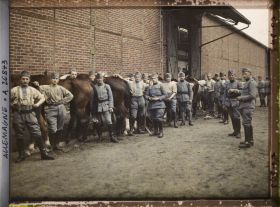 Image représentant cavalerie française dans la boulonnerie