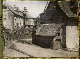 Image représentant Les maisons à l'angle de la place de l'église et de la rue du Dr Civiale