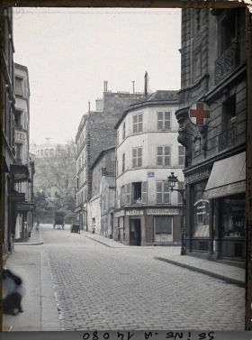 Image représentant La Sirène en haut de Montmartre, vue prise de la rue Seveste à l'angle de la rue d'Orsel