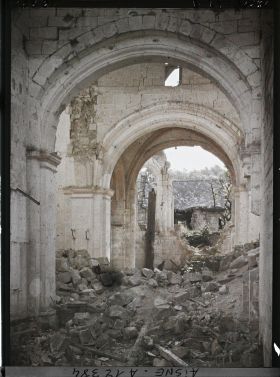 Image représentant Intérieur de l'église Saint-Martin en ruine