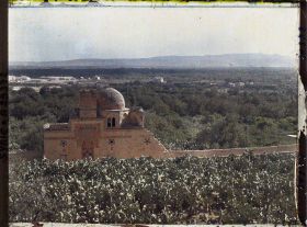 Image représentant Mausolée à la périphérie de la ville