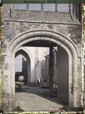 Image représentant Belgique, Loo, L'Eglise, Porche.