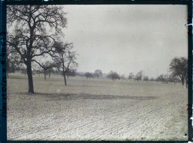 Image représentant France, Les Clayes, Champs venant d' être ensemencé