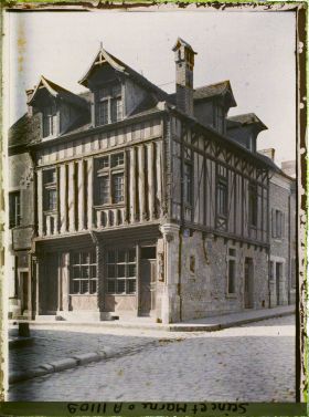 Image représentant France, Moret, Vieille Maison avec boiseries sculptées