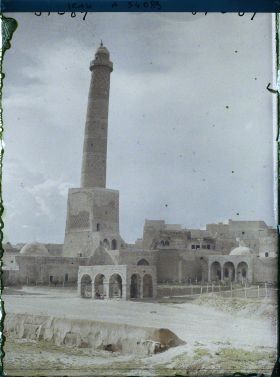 Image représentant Le minaret Al-Hadba de la grande mosquée omeyyade, à côté de la Grande Mosquée d'Al-Nouri