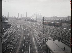 Image représentant Prusse, Dortmund, Les Voies vues de la passerelle des Signaux vers les Usines Thissen