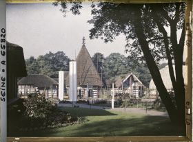 Image représentant L'Exposition Coloniale Internationale de 1931, la section de la Nouvelle-Calédonie, les pavillons des îles Wallis et Futuna et des Nouvelles-Hébrides