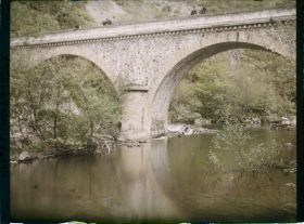 Image représentant Pont au dessus d'un cours d'eau