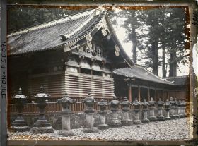 Image représentant Le Kami-jinko, bâtiment supérieur des entrepôts sacrés du sanctuaire Tôshôgû