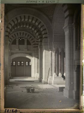 Image représentant Somme, Albert, Etat actuel des travaux de reconstruction de la Basilique (Le Porche)