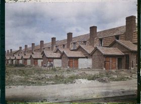 Image représentant France, Airon près de Lens, Corons des mines de Liévin - Derrière des Maisons et la rue Lavoisier