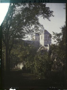 Image représentant France, Gourdon (Lot), Les tours de l'Eglise St Pierre, vue prise de la promenade du Château